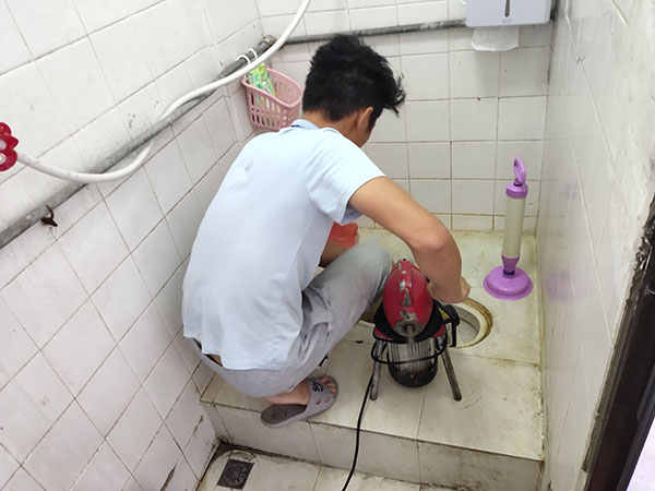 砀山肥皂掉到马桶里把马桶堵住了怎么办？马桶堵住了怎么办